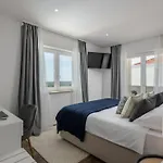 The Red Roof House - King Beds - Pool