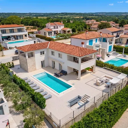 Villa Ivona - Managed By Excelsior Sveti Lovreč Pazenatički